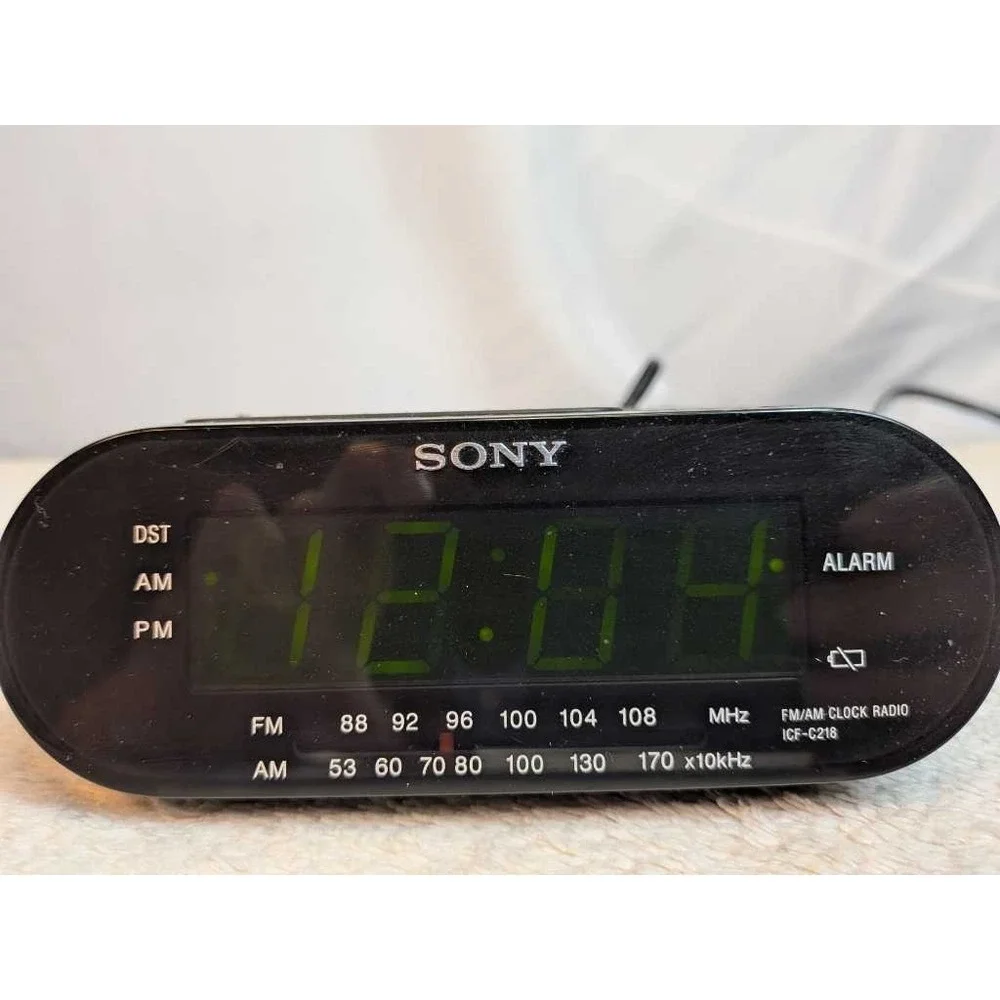 Sony Dream Machine AM FM Clock Radio Alarm Auto Time Set Model ICF-C218